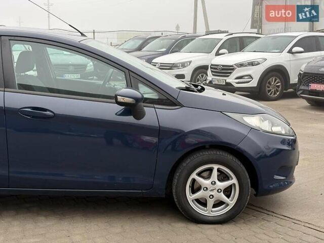 Синий Форд Фиеста, объемом двигателя 1.4 л и пробегом 240 тыс. км за 6190 $, фото 5 на Automoto.ua