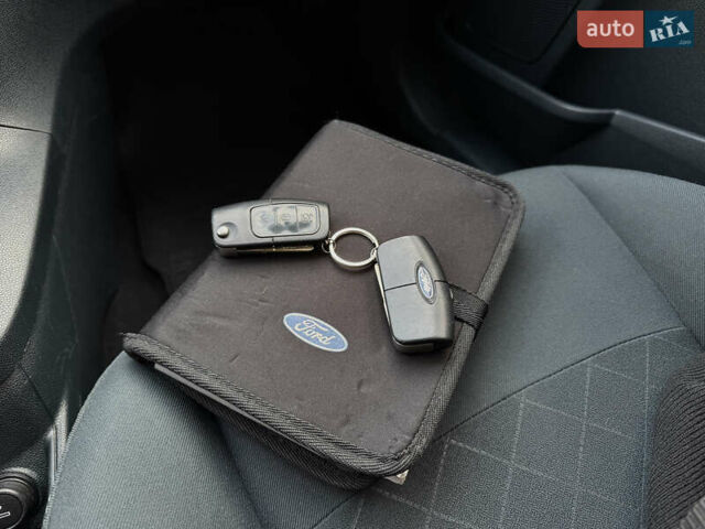 Синий Форд Фиеста, объемом двигателя 1.4 л и пробегом 185 тыс. км за 6350 $, фото 30 на Automoto.ua