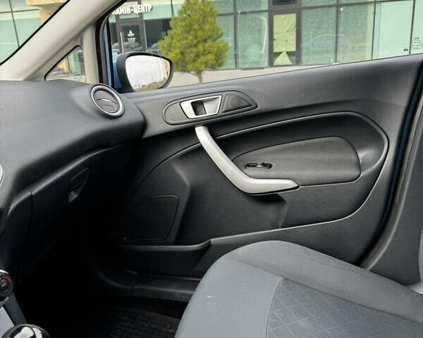 Синий Форд Фиеста, объемом двигателя 1.39 л и пробегом 88 тыс. км за 7200 $, фото 12 на Automoto.ua