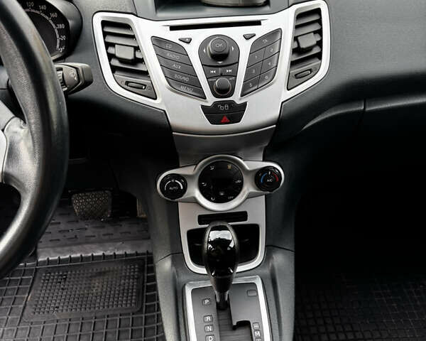 Синий Форд Фиеста, объемом двигателя 1.39 л и пробегом 88 тыс. км за 7200 $, фото 15 на Automoto.ua