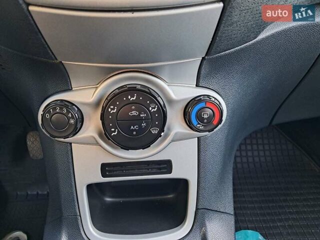 Форд Фиеста 2012 в Новомосковске на Automoto.ua Синий Форд Фиеста, объемом двигателя 1.24 л и пробегом 121 тыс. км за 5500 $, фото 13 на Automoto.ua