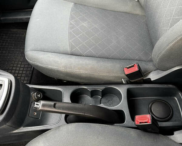 Синий Форд Фиеста, объемом двигателя 1.39 л и пробегом 88 тыс. км за 7200 $, фото 18 на Automoto.ua