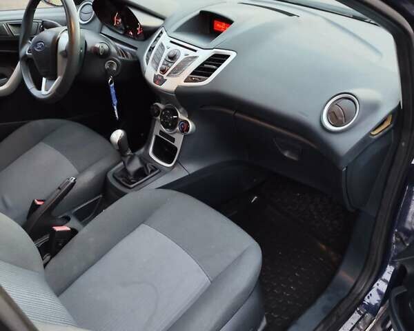 Синий Форд Фиеста, объемом двигателя 1.2 л и пробегом 117 тыс. км за 5629 $, фото 4 на Automoto.ua