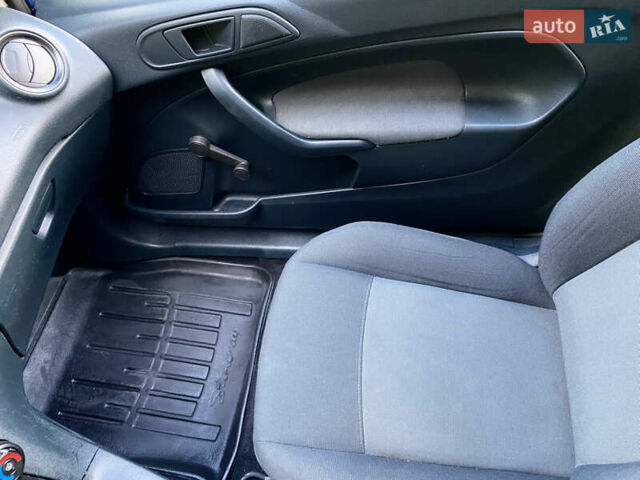 Синій Форд Фієста, об'ємом двигуна 1.4 л та пробігом 175 тис. км за 4700 $, фото 21 на Automoto.ua