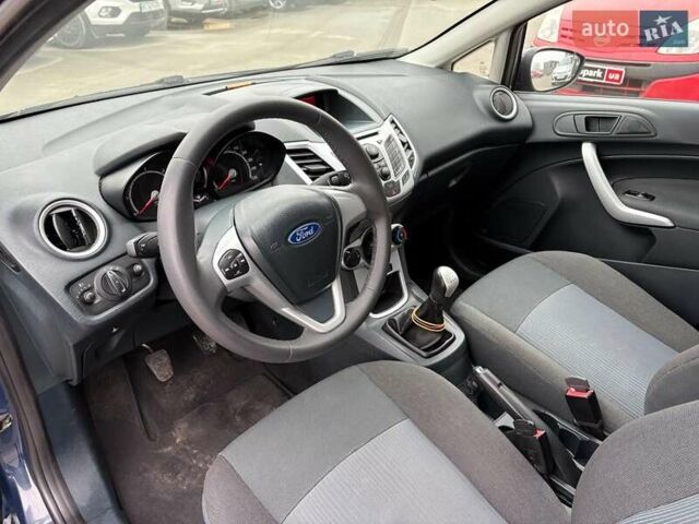 Синий Форд Фиеста, объемом двигателя 1.4 л и пробегом 240 тыс. км за 6190 $, фото 15 на Automoto.ua