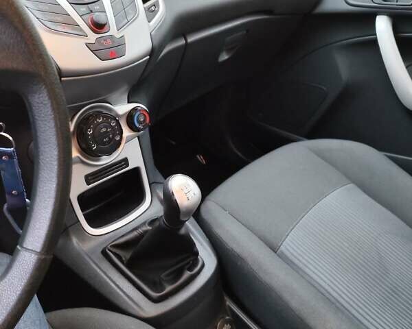 Синий Форд Фиеста, объемом двигателя 1.2 л и пробегом 117 тыс. км за 5629 $, фото 14 на Automoto.ua