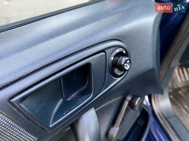 Синій Форд Фієста, об'ємом двигуна 1.4 л та пробігом 175 тис. км за 4700 $, фото 15 на Automoto.ua