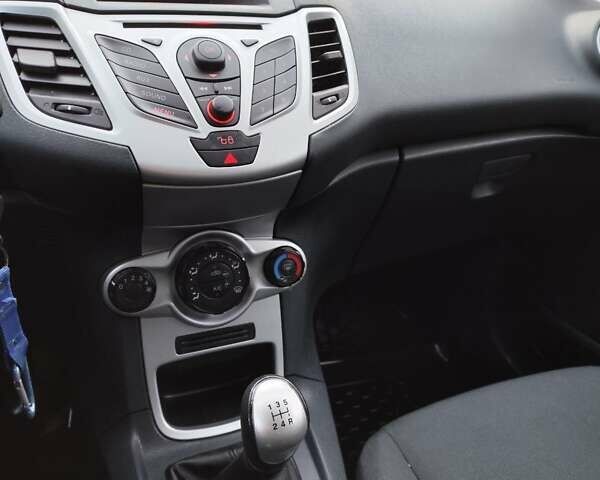 Синий Форд Фиеста, объемом двигателя 1.2 л и пробегом 117 тыс. км за 5629 $, фото 13 на Automoto.ua