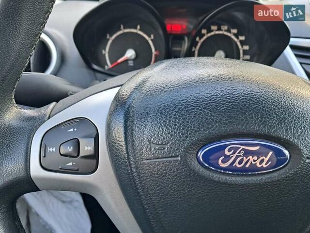 Форд Фиеста 2012 в Новомосковске на Automoto.ua Синий Форд Фиеста, объемом двигателя 1.24 л и пробегом 121 тыс. км за 5500 $, фото 2 на Automoto.ua