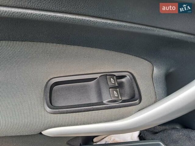 Форд Фиеста 2012 в Новомосковске на Automoto.ua Синий Форд Фиеста, объемом двигателя 1.24 л и пробегом 121 тыс. км за 5500 $, фото 12 на Automoto.ua