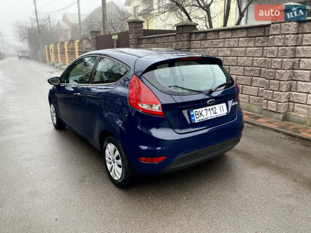 Синій Форд Фієста, об'ємом двигуна 1.4 л та пробігом 176 тис. км за 4600 $, фото 2 на Automoto.ua