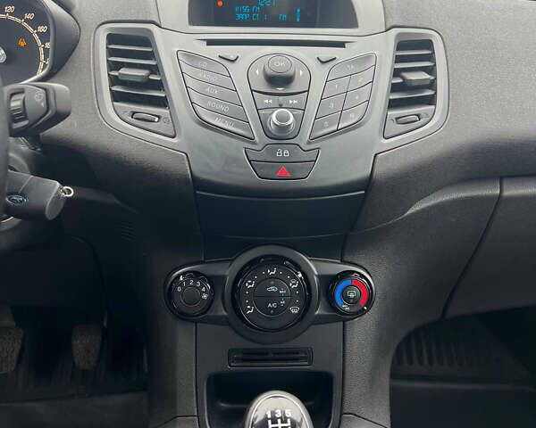 Синій Форд Фієста, об'ємом двигуна 1 л та пробігом 109 тис. км за 6200 $, фото 15 на Automoto.ua