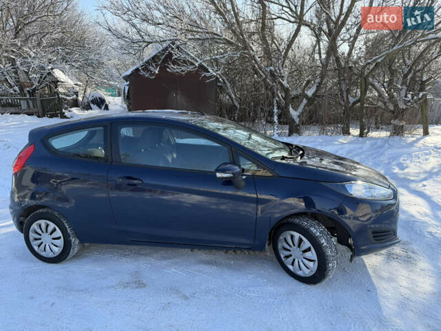 Синій Форд Фієста, об'ємом двигуна 1 л та пробігом 146 тис. км за 4900 $, фото 4 на Automoto.ua