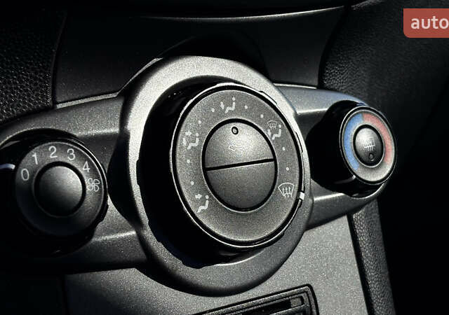 Синій Форд Фієста, об'ємом двигуна 1.24 л та пробігом 202 тис. км за 5250 $, фото 15 на Automoto.ua