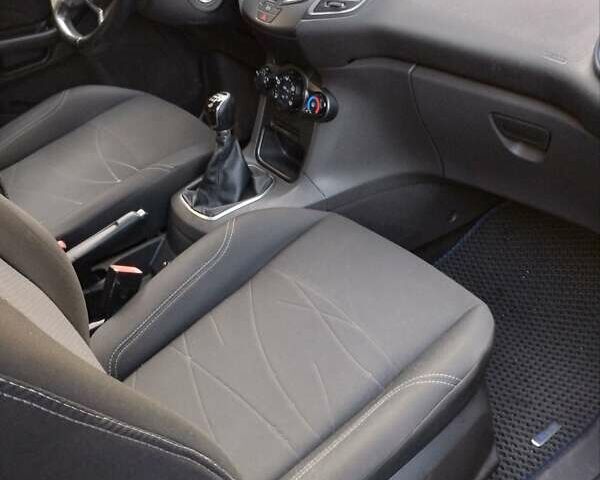 Синій Форд Фієста, об'ємом двигуна 1 л та пробігом 113 тис. км за 6900 $, фото 5 на Automoto.ua