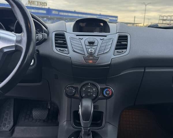 Синій Форд Фієста, об'ємом двигуна 1 л та пробігом 125 тис. км за 7500 $, фото 11 на Automoto.ua