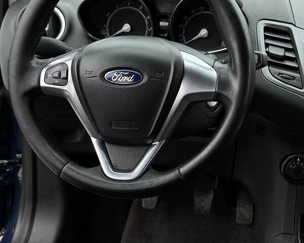 Синий Форд Фиеста, объемом двигателя 1 л и пробегом 190 тыс. км за 6600 $, фото 20 на Automoto.ua