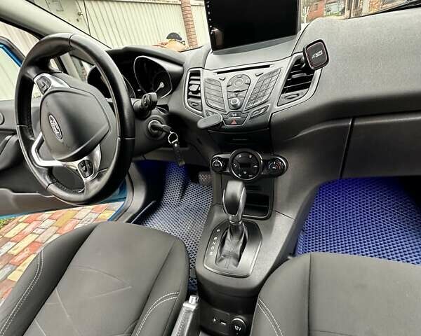 Синій Форд Фієста, об'ємом двигуна 1 л та пробігом 120 тис. км за 8500 $, фото 37 на Automoto.ua