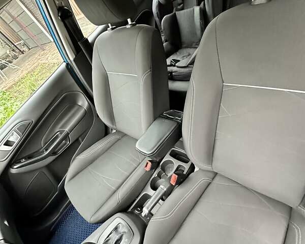 Синій Форд Фієста, об'ємом двигуна 1 л та пробігом 120 тис. км за 8500 $, фото 21 на Automoto.ua