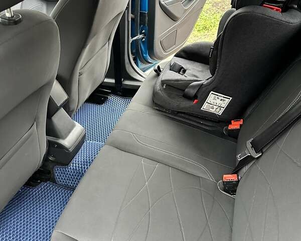 Синій Форд Фієста, об'ємом двигуна 1 л та пробігом 120 тис. км за 8500 $, фото 44 на Automoto.ua