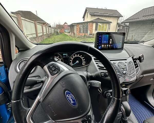 Синій Форд Фієста, об'ємом двигуна 1 л та пробігом 120 тис. км за 8500 $, фото 36 на Automoto.ua