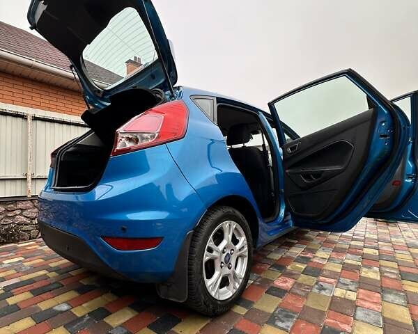 Синій Форд Фієста, об'ємом двигуна 1 л та пробігом 120 тис. км за 8500 $, фото 4 на Automoto.ua