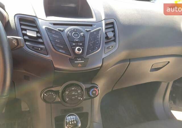 Синий Форд Фиеста, объемом двигателя 1 л и пробегом 37 тыс. км за 9100 $, фото 5 на Automoto.ua
