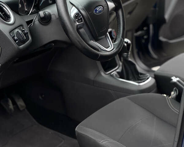 Синий Форд Фиеста, объемом двигателя 1 л и пробегом 190 тыс. км за 6600 $, фото 14 на Automoto.ua