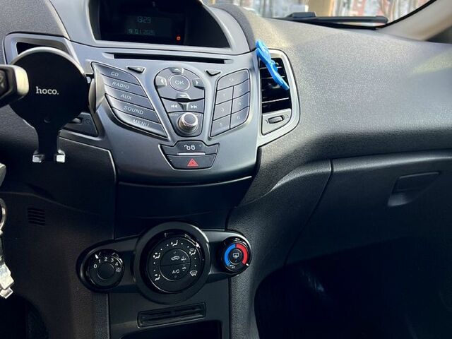 Синий Форд Фиеста, объемом двигателя 1 л и пробегом 20500 тыс. км за 6000 $, фото 6 на Automoto.ua