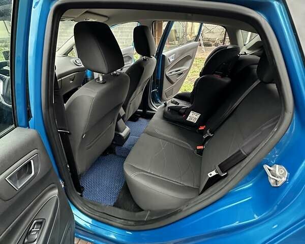 Синій Форд Фієста, об'ємом двигуна 1 л та пробігом 120 тис. км за 8500 $, фото 46 на Automoto.ua