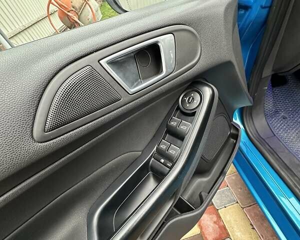 Синій Форд Фієста, об'ємом двигуна 1 л та пробігом 120 тис. км за 8500 $, фото 18 на Automoto.ua