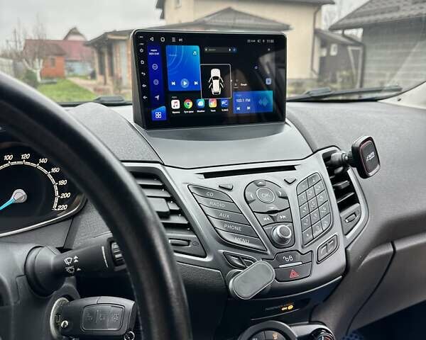 Синій Форд Фієста, об'ємом двигуна 1 л та пробігом 120 тис. км за 8500 $, фото 39 на Automoto.ua