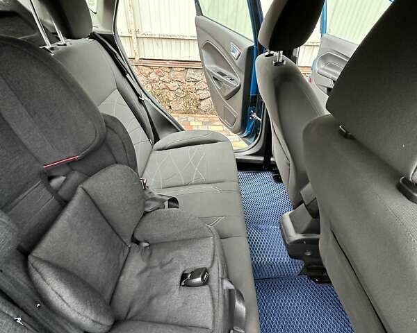 Синій Форд Фієста, об'ємом двигуна 1 л та пробігом 120 тис. км за 8500 $, фото 43 на Automoto.ua