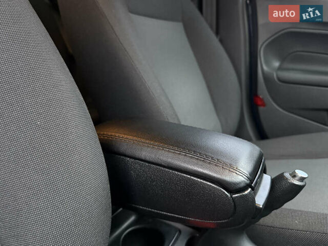 Синий Форд Фиеста, объемом двигателя 1.5 л и пробегом 168 тыс. км за 6999 $, фото 57 на Automoto.ua