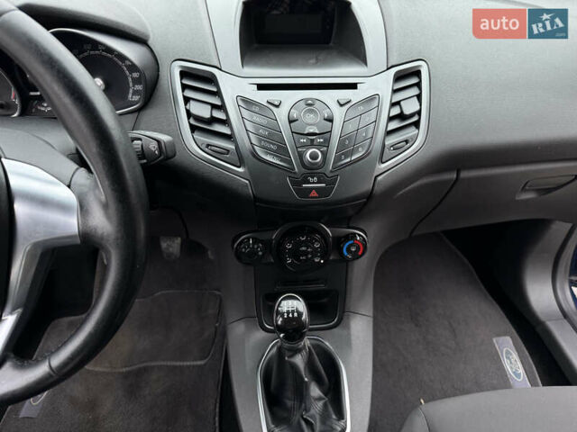 Синий Форд Фиеста, объемом двигателя 1 л и пробегом 190 тыс. км за 6600 $, фото 18 на Automoto.ua