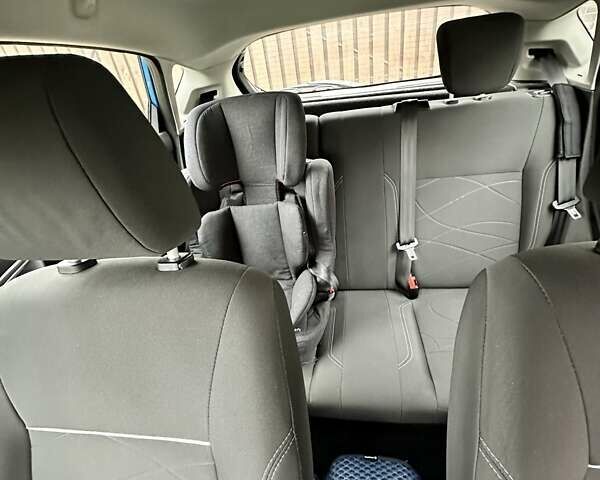 Синій Форд Фієста, об'ємом двигуна 1 л та пробігом 120 тис. км за 8500 $, фото 19 на Automoto.ua