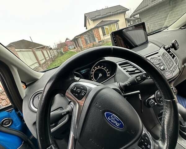Синій Форд Фієста, об'ємом двигуна 1 л та пробігом 120 тис. км за 8500 $, фото 27 на Automoto.ua
