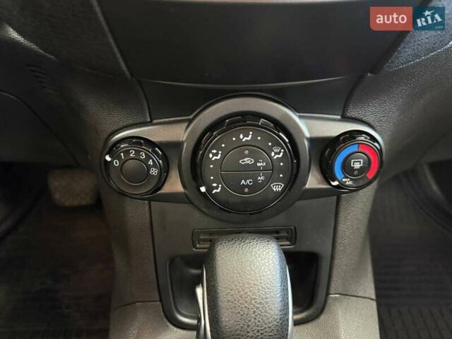 Синий Форд Фиеста, объемом двигателя 1 л и пробегом 96 тыс. км за 7990 $, фото 25 на Automoto.ua