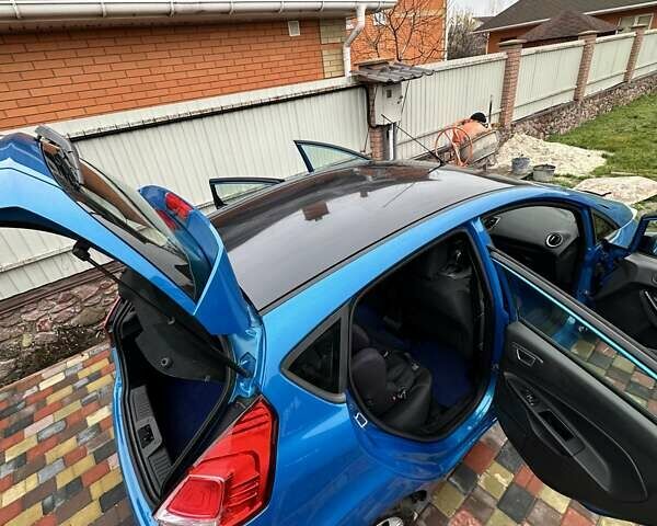 Синій Форд Фієста, об'ємом двигуна 1 л та пробігом 120 тис. км за 8500 $, фото 3 на Automoto.ua