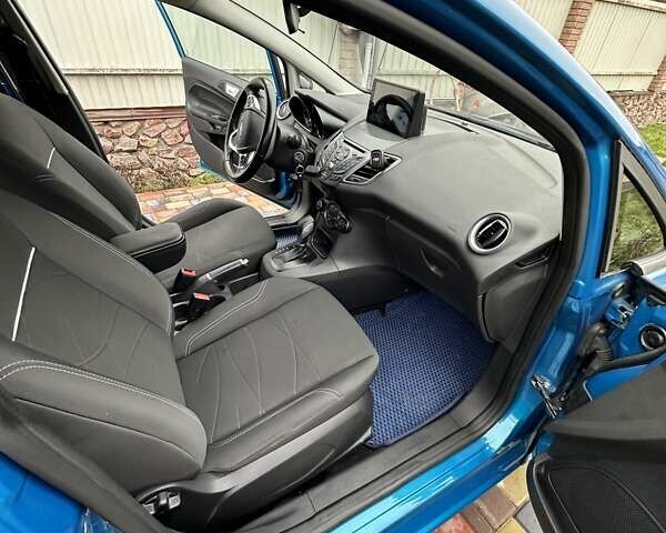 Синій Форд Фієста, об'ємом двигуна 1 л та пробігом 120 тис. км за 8500 $, фото 38 на Automoto.ua