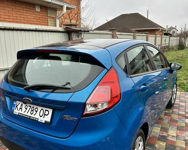 Синій Форд Фієста, об'ємом двигуна 1 л та пробігом 120 тис. км за 8500 $, фото 6 на Automoto.ua