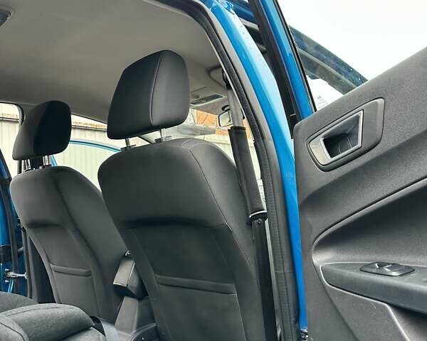 Синій Форд Фієста, об'ємом двигуна 1 л та пробігом 120 тис. км за 8500 $, фото 42 на Automoto.ua