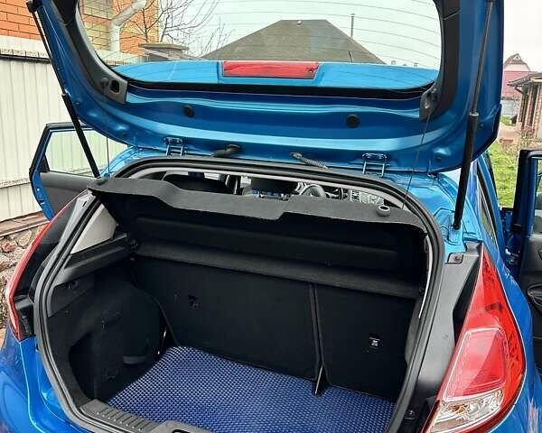 Синій Форд Фієста, об'ємом двигуна 1 л та пробігом 120 тис. км за 8500 $, фото 48 на Automoto.ua