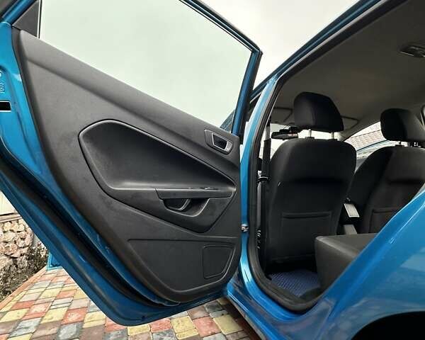 Синій Форд Фієста, об'ємом двигуна 1 л та пробігом 120 тис. км за 8500 $, фото 47 на Automoto.ua