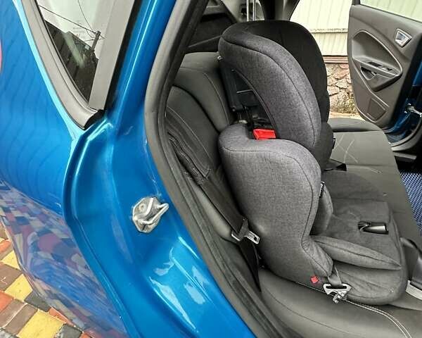 Синій Форд Фієста, об'ємом двигуна 1 л та пробігом 120 тис. км за 8500 $, фото 40 на Automoto.ua