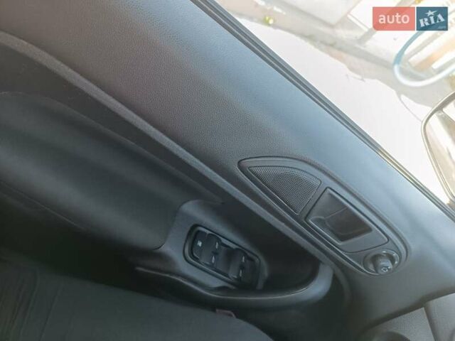 Форд Фиеста 2016 в Львове на Automoto.ua Синий Форд Фиеста, объемом двигателя 1.6 л и пробегом 124 тыс. км за 8000 $, фото 16 на Automoto.ua