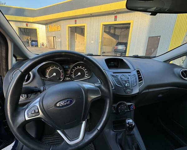 Синий Форд Фиеста, объемом двигателя 1.24 л и пробегом 64 тыс. км за 7500 $, фото 7 на Automoto.ua