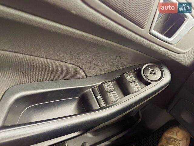 Синій Форд Фієста, об'ємом двигуна 1 л та пробігом 86 тис. км за 8300 $, фото 8 на Automoto.ua