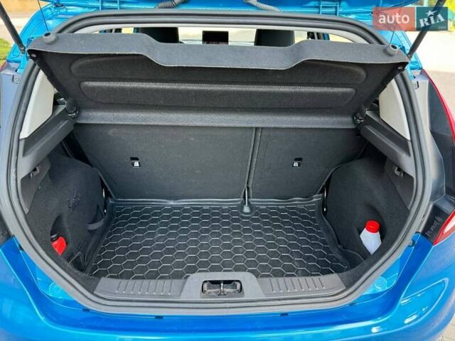 Синій Форд Фієста, об'ємом двигуна 1 л та пробігом 58 тис. км за 9500 $, фото 5 на Automoto.ua