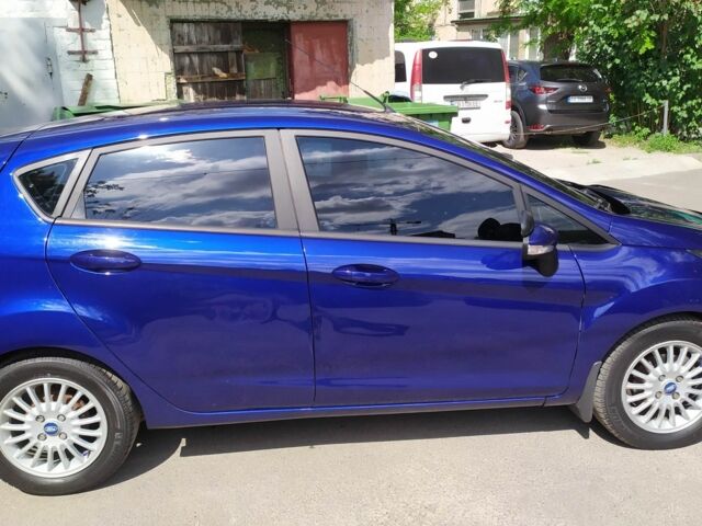 Синий Форд Фиеста, объемом двигателя 1 л и пробегом 77 тыс. км за 7750 $, фото 1 на Automoto.ua